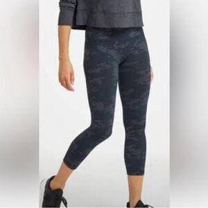 NWT Spanx Look At Me Now Black Camo Seamless Leggings SZ Medium